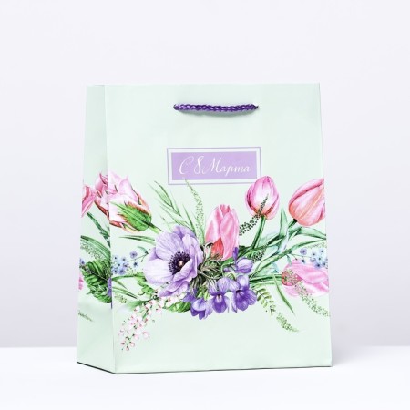 Gift package "since March 8", green, 18 x 22.3 x 10 cm