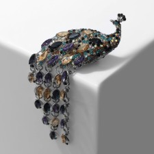 Brooch 