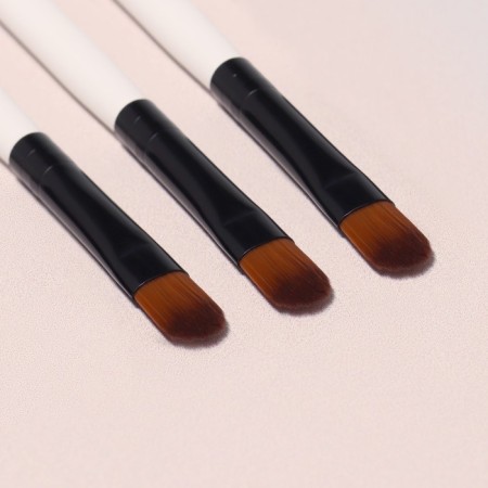 A set of makeup brushes, 3 objects, white/black color-4