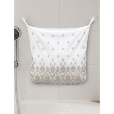 Organizer in a bathtub on the suckers 