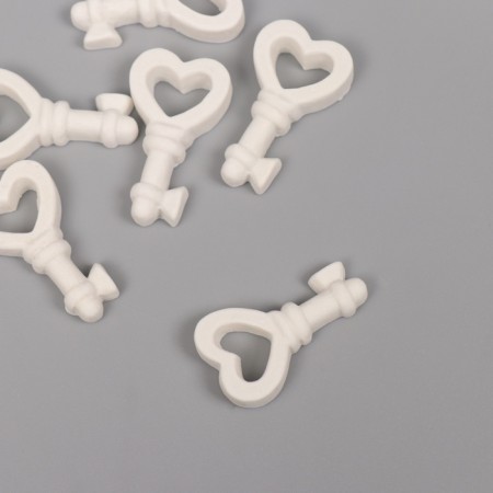 Decor for creativity Polystone "Key with heart" White set 6 pcs 2x3 cm