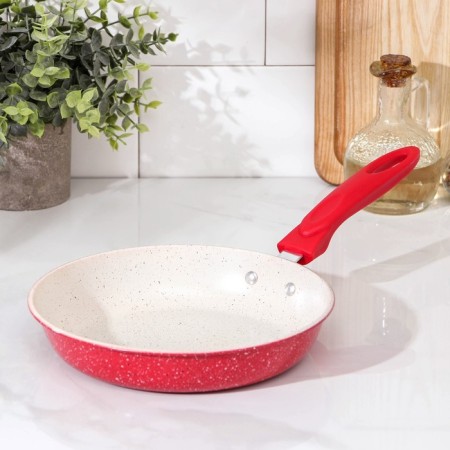 Sleek pan, d = 20 cm, plastic handle, anti -stick coating, red color
