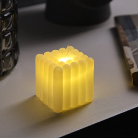 LED figure "Cub" 5x5 cm, batteries AG13x3 (included), glow warm white