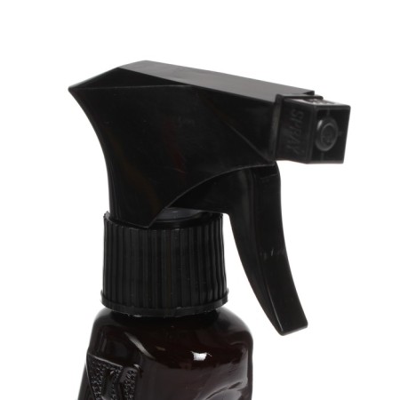 The polish is glossy plastic. Cherry Bone Kult, 500 ml-2