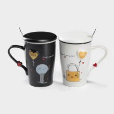 A set of ceramic mugs with lids and spoons 