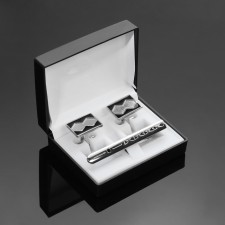 Set of men's “cufflink + tie clip” Rectangle with rhombuses, black color in silver