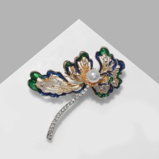 Brooch 