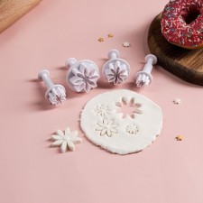 A set of plungers of confectionery shares “Flowers. Gerbera ”, 4 pcs, d = 2/2.7/3.8/4.1 cm