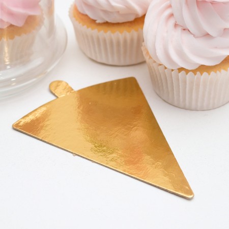 Soller is a triangle, with a holder, gold, 9 x 12 cm, 0.8 mm