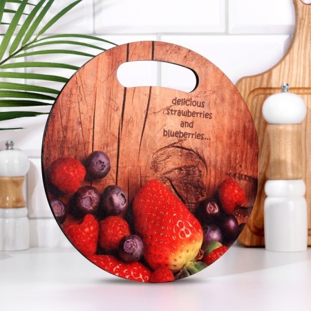 Defense and serving board with "Berries" decor d25x0.55 cm, plywood
