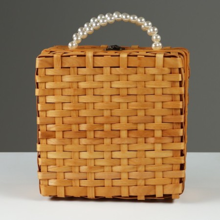 The chest is braided, decorative, 20 x 20 x 10 cm, sequoia-1
