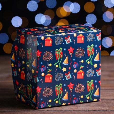 The box is folding, bilateral, "gifts", 16 x 16 x 10 cm