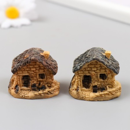 Figure for Florarium Polystone "House with a straw roof" mix 4x3.2x3.2 cm