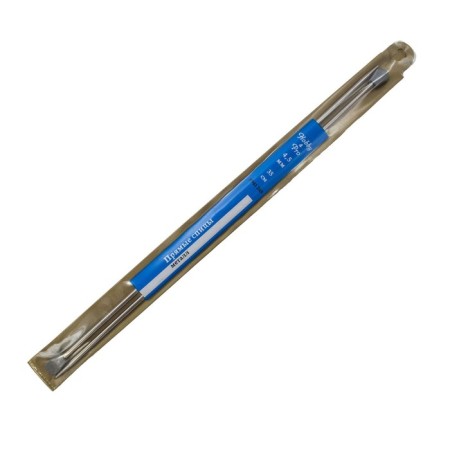The knitting needles are straight, metal, 35 cm/4.5 mm