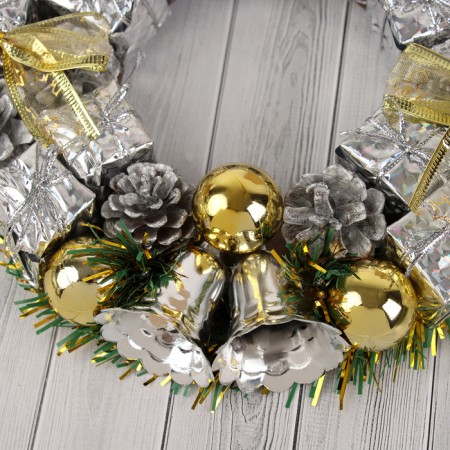 New Year's Wreath D-22 cm "Silver gifts and bells"-2