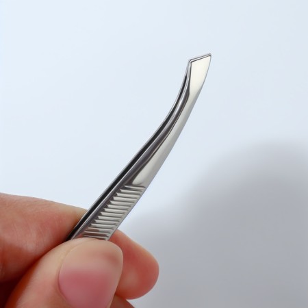 Pinzet is bent, wide, 8.5 cm, on the blist, the color is silver, B-5561-S-3