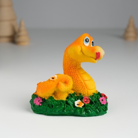 Polystone souvenir "Orange snakes with flowers on the grass" 6x5.8x8.8 cm-1