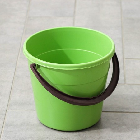 The bucket is round, 5 l, d = 22 cm, h = 19.5 cm, color mix-7