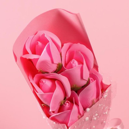 A bouquet of soap roses, pink-2