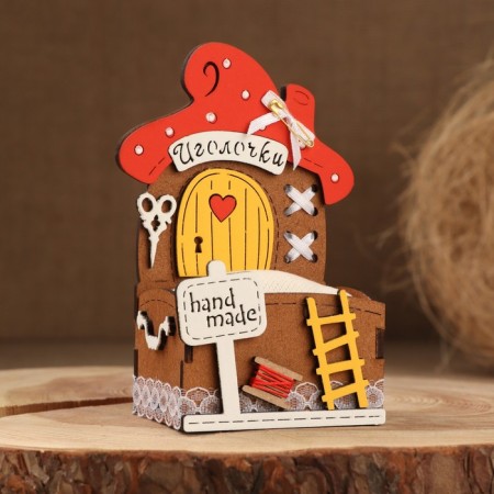 Needle "house" 7.5x5x12.5, oak, red, tree