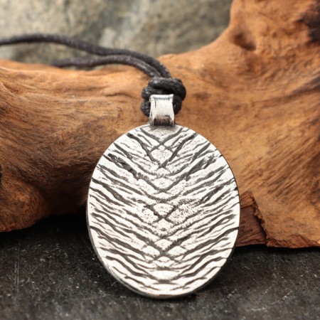 Scarabian amulet with a carbonic stone, 30x47 mm, metallic-2