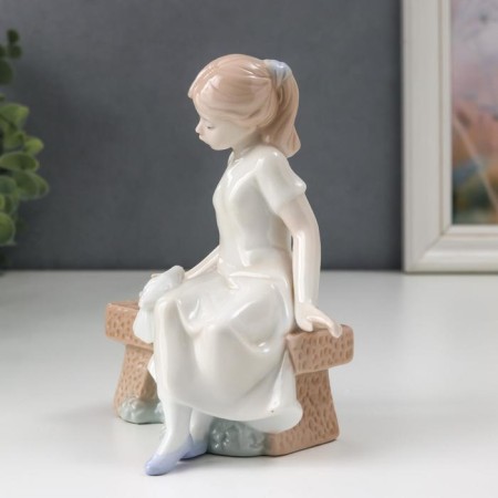 Сувенир керамика "Девочка кормилица" 11х8,5х14,5 см-2