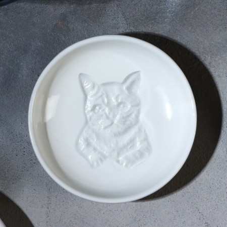Ceramic cat saucer, 7.6 x 2 cm, white color