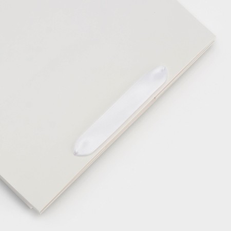 Gift package with a wide bottom of 25 x 19 x 18 cm, white-1