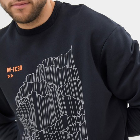 The male sweatshirt was launched, the color is black, size 52-2