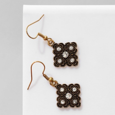 Romb earrings mini, white color in black gold-1