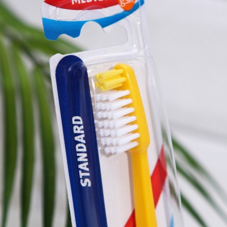 Aquafresh standatd toothbrush, average stiffness-3