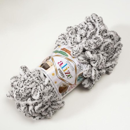 Yarn "Puffy" 100 % micropoliester 9m/100g (686 white leopard)-1
