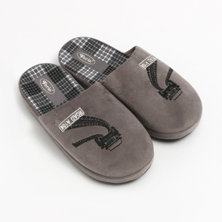 Teenage slippers, size 40