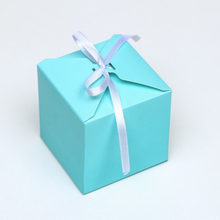 The box is folding, square, blue, 8 x 8 x 8 cm,-1