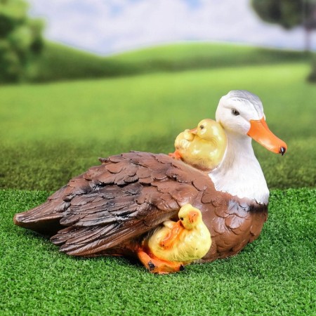 Garden figure "Duck with ducklings under the wing" 22.5x37.5cm