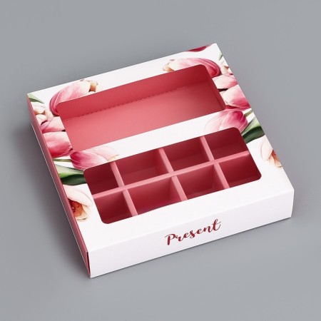 Box for 8 sweets + chocolate, with the Present window, 17.7 x 17.8 x 3.8 cm. Confectionery packaging-2