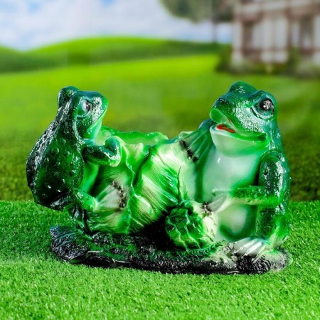 Figure pot "Two frogs on cabbage" 26x19cm