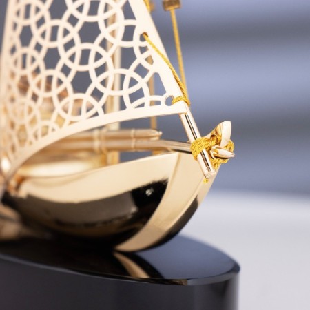 Souvenir ship on the stand sailboat 11cm-1