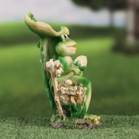 Garden figure "Frog on the bench" 7x13x19cm /// Mix-4
