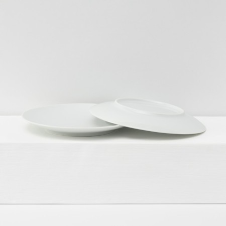 A set of porcelain dishes "Universal", 12 objects: plate d = 20 cm, deep 600 ml, d = 20 cm, mug 350 ml-2