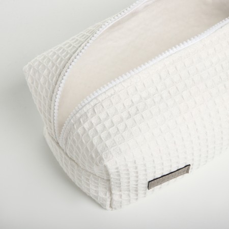 Cosmetic bag at the lightning textura, white color-7