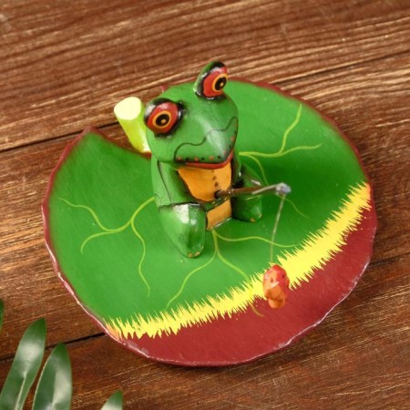 Souvenir "Frog on the sheet" wood 10x9x10 cm-2