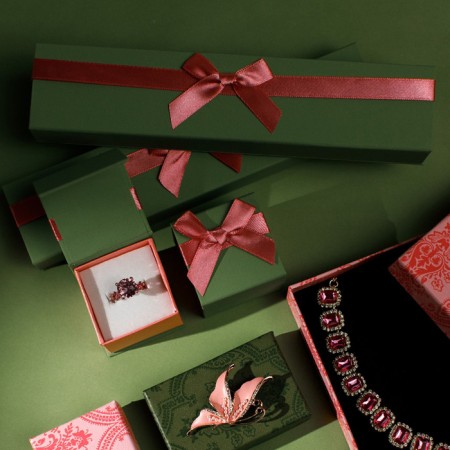 Gift box for a bracelet/chain/clock "Ban large", 22 × 5 cm, green-pink color-1