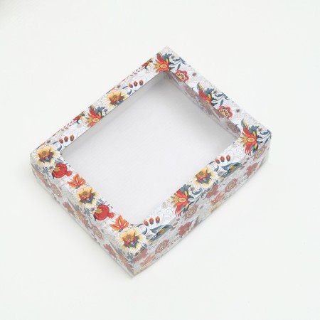 Box Gift cover is “flowers”, with a window, 18 x 15 x 5 cm-1