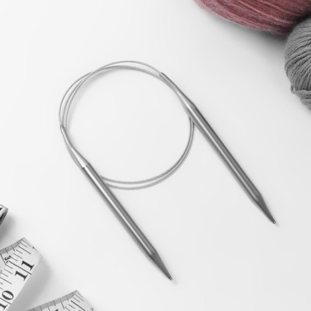The knitting needles are circular, for knitting, with a metal cable, d = 9 mm, 100 cm-1
