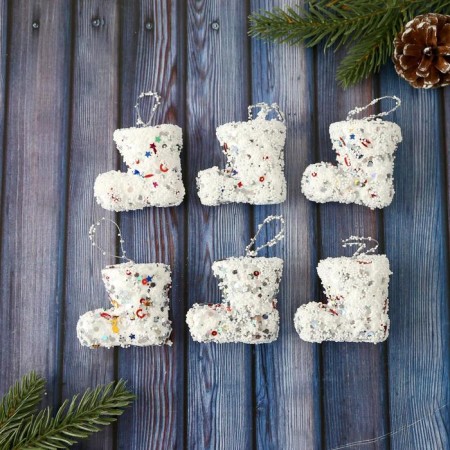Jewelry decoration "Boots - magic overflow" (set 6 pcs) 5x4 cm, white