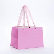 Gift package with a wide bottom of 20 × 14 × 13.2 cm, pink