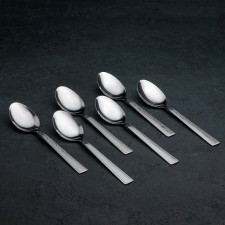 A set of tablespoons of the dining rooms 
