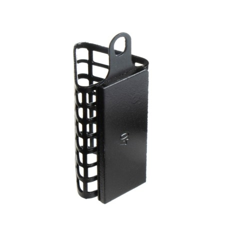 The feeder is steel, triangular, 40 g-1