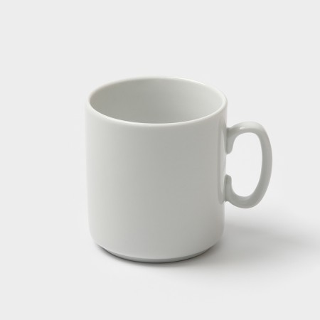 A set of porcelain dishes “Classic”, 24 objects: plates d = 17.5 / d = 20, 0.7l / d = 20 mug 300-8